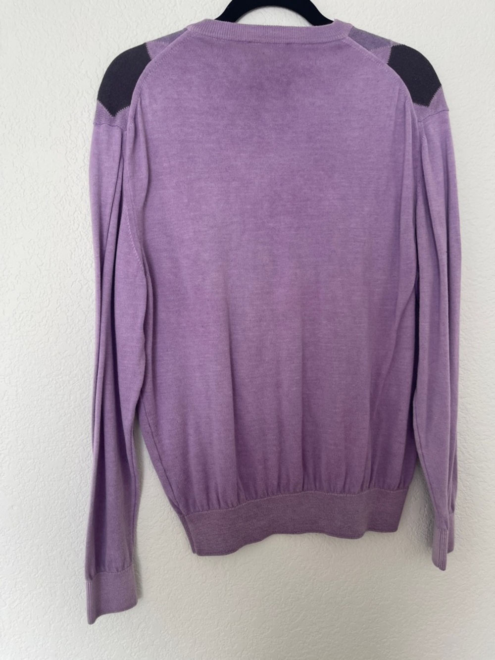 Scott Barber Men's Lavender Argyle V-Neck Sweater - Picture 3 of 3